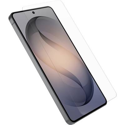 Smartfon pokazany pod kątem z przezroczystą osłoną ekranu wyrównaną nad nim na białym tle.