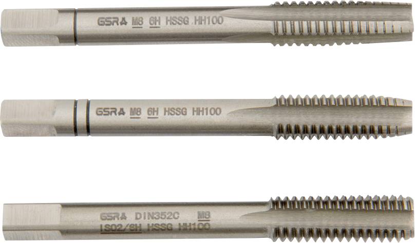 Trzy metalowe gwintowniki z wygrawerowanymi oznaczeniami „GSR M8 6H HSSG HH100" i „DIN352C M8". Używane do tworzenia gwintów w otworach.