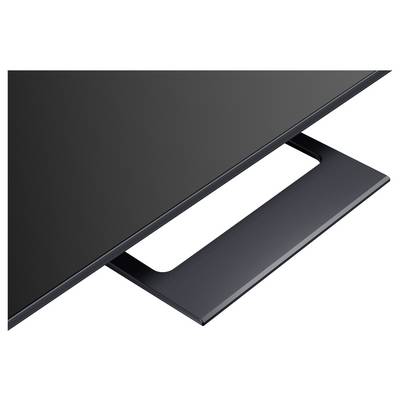 Elegancki, nowoczesny kąt z telewizorem z cienkią czarną ramką i prostokątnym stojakiem, widziany z górnej perspektywy, prezentujący minimalistyczny design.