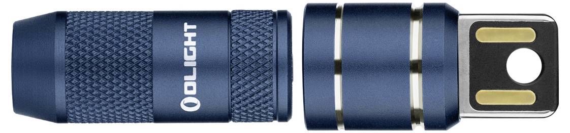 Mała, niebieska latarka Olight i port ładowania USB, pokazane obok siebie na białym tle.