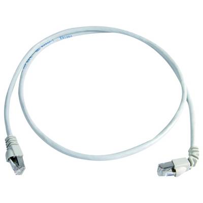 Kabel sieciowy Ethernet z złączami RJ45 na obu końcach, zwinięty na białym tle.