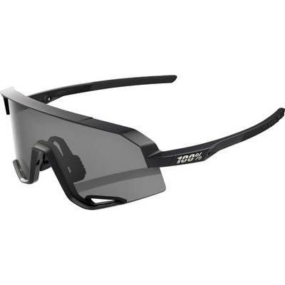 Czarne sportowe okulary przeciwsłoneczne opasające z jedną ciemną soczewką i logiem '100%' na zauszewniku