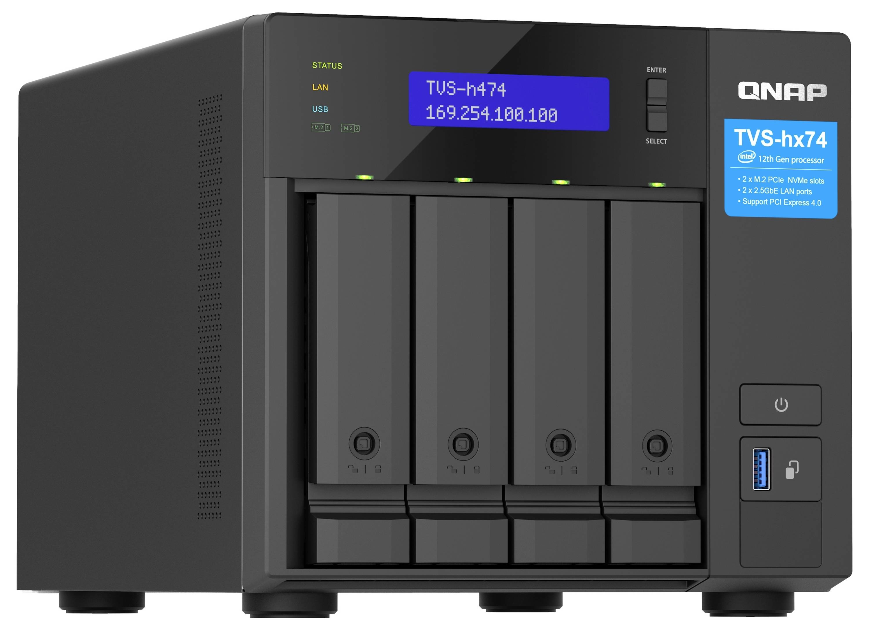 Widok frontalny urządzenia sieciowego QNAP czteogniowego z czterema gniazdami dysków, wyświetlaczem stanu pokazującym "TUS-h474" i adres IP oraz kontrolkami zasilania/USB.