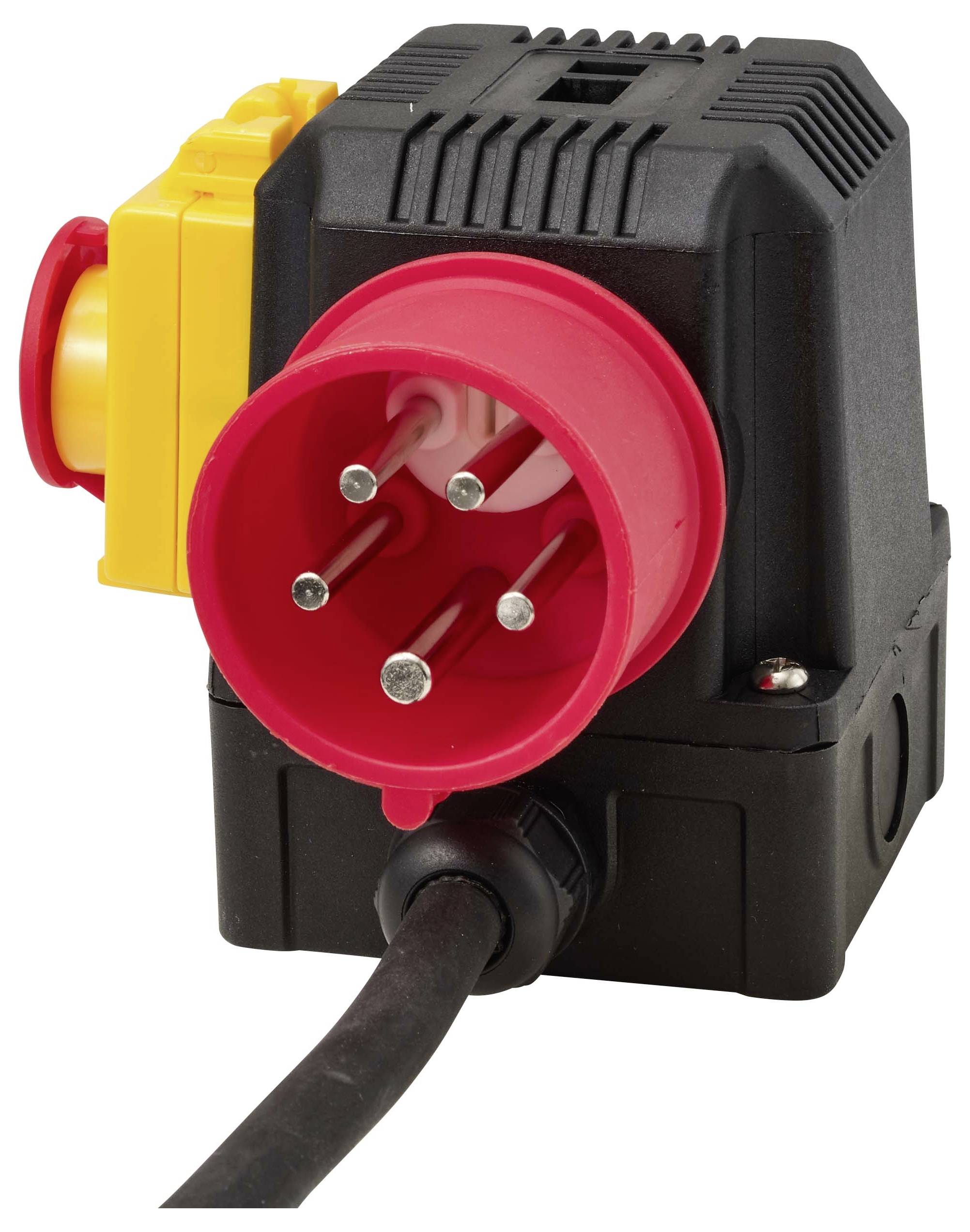 Adapter wtyczki elektrycznej przemysłowej z czerwonym złączem 5-pin, czarną obudową i żółtym zamkiem bocznym na kablu na białym tle