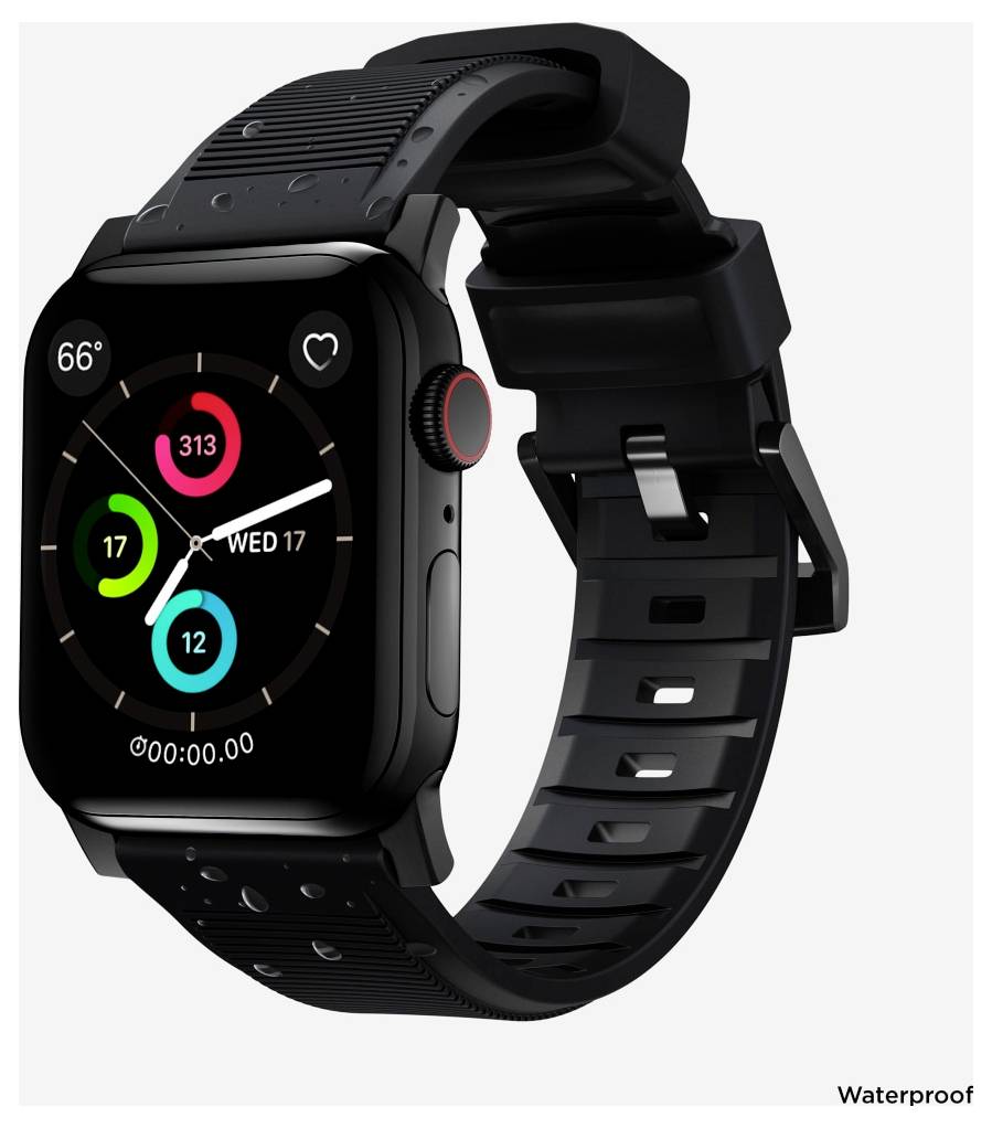 Czarny wodoszczelny smartwatch z kwadratową tarczą wyświetlającą pierścienie aktywności, pogodę i godzinę, połączony z czarną perforowaną bransoletką.