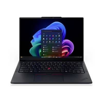 Czarny laptop wyświetlający pulpit systemu Windows 11 i menu Start na ekranie.