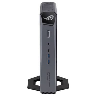 Widok z przodu smukłej wieży mini PC ASUS ROG na stojaku, pokazujący logo ROG, przycisk zasilania i przednie porty USB.