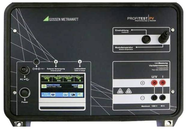 Gossen Metrawatt PROFITEST PV tester fotowoltaiczny z ekranem dotykowym, portami zasilającymi i PC oraz wejściami do pomiaru promieniowania, temperatury i napięcia/prądu.