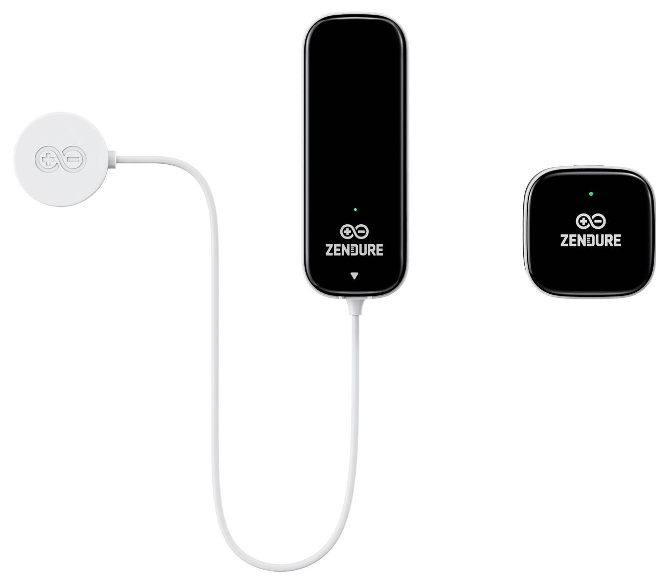 Trzy akcesoria bezprzewodowego ładowania Zendure na białym tle: okrągła podkładka, wysoki power bank z kablem i mały kwadratowy ładowacz.