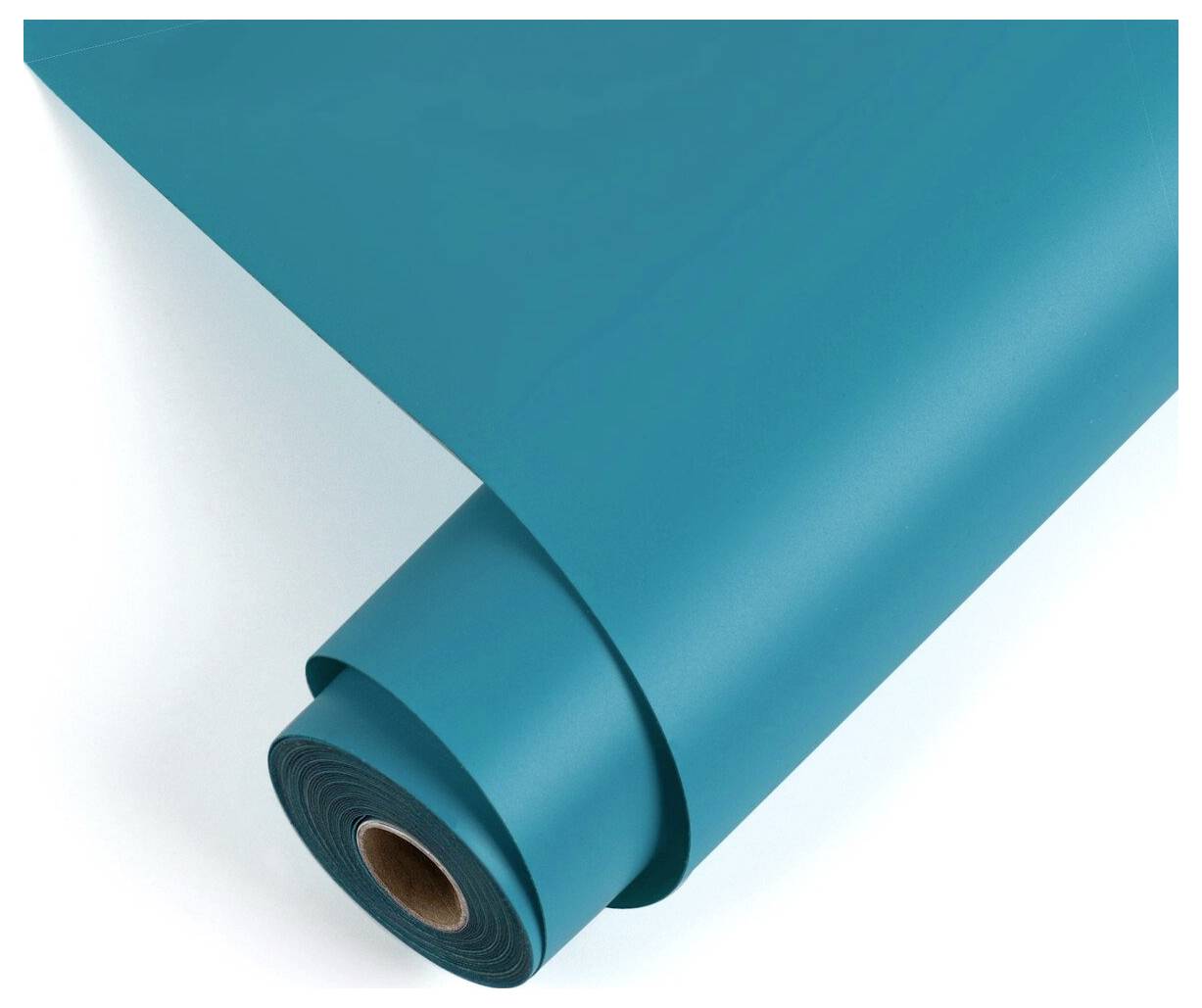 Zwinięty materiał lub papier w kolorze teal na białym tle, pokazany po przekątnej z widocznym końcem zwoju.