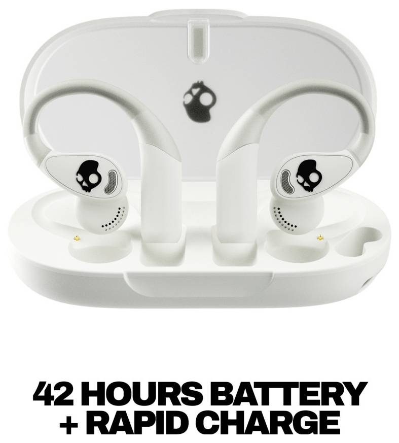 Obraz białych bezprzewodowych słuchawek Skullcandy w etui ładującym, z tekstem „42 GODZINY BATERII + SZYBKIE ŁADOWANIE" podkreślającym długi czas pracy baterii.
