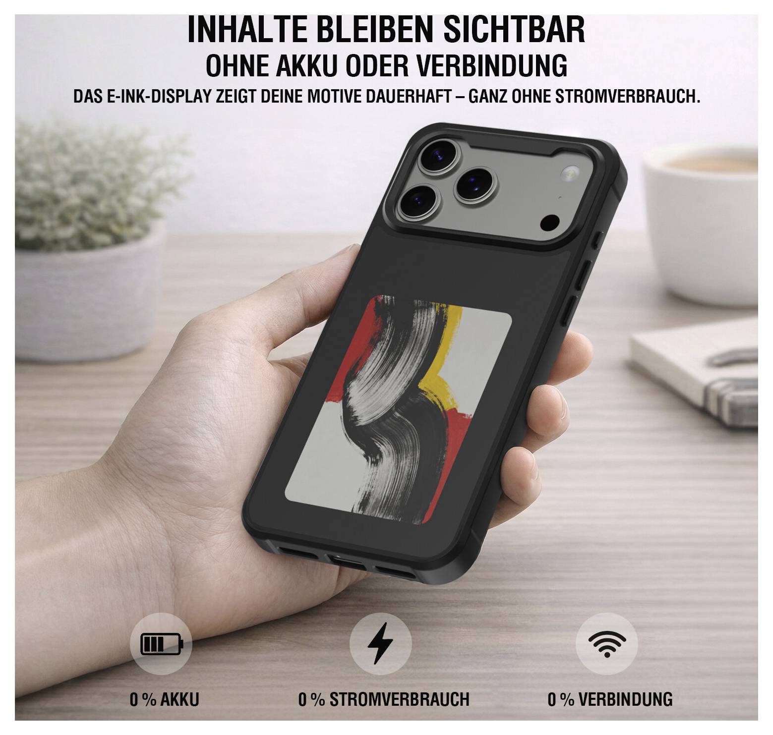 Ręka trzymająca czarny iPhone w etui z wyświetlaczem E Ink pokazującym dzieło sztuki; niemiecki tekst mówi, że obrazy pozostają widoczne bez baterii lub połączenia, z ikonami 0% baterii, zużycia energii i połączenia.