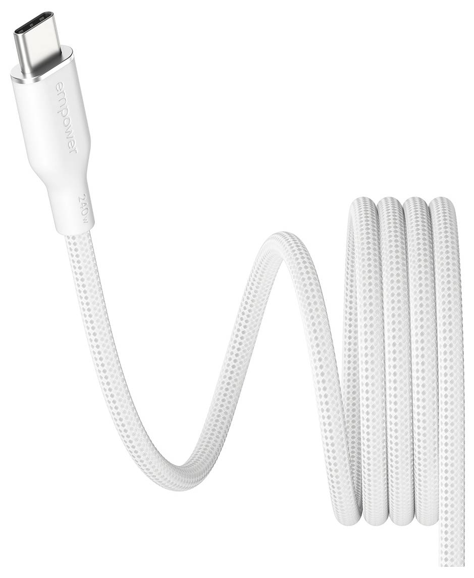 Biały kabelek USB-C w zwojach z plecionką ochronną i srebrnym złączem na jednolitym tle.