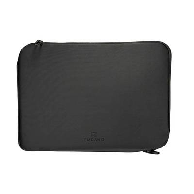 Czarne etui na laptopa Tucano lub futerał do przenoszenia z zamkiem błyskawicznym, przedstawione w stanie zamkniętym na białym tle.