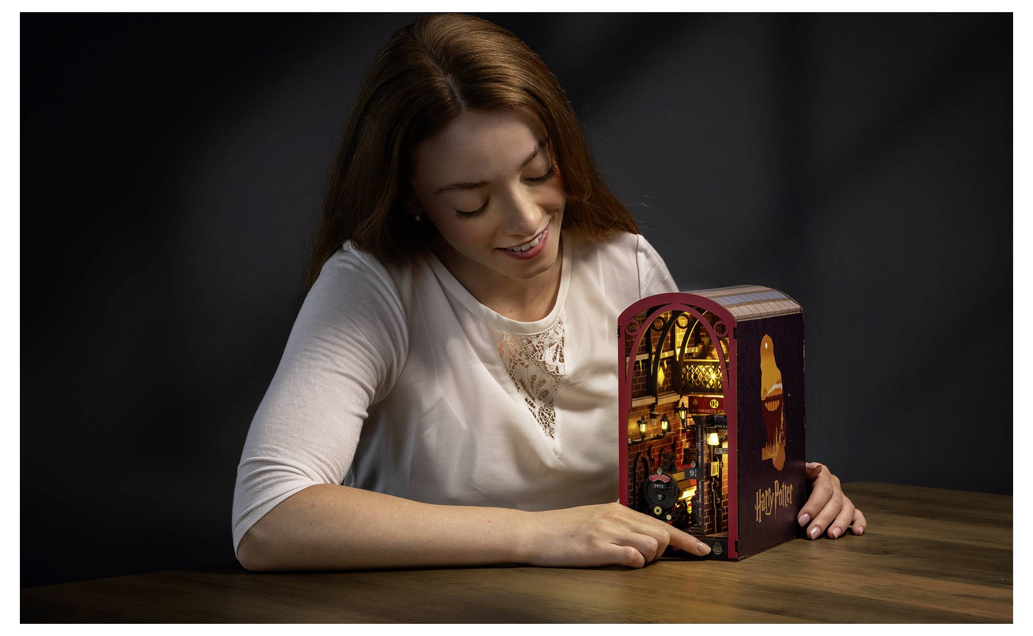Revell drewno Kącik Książkowy-17