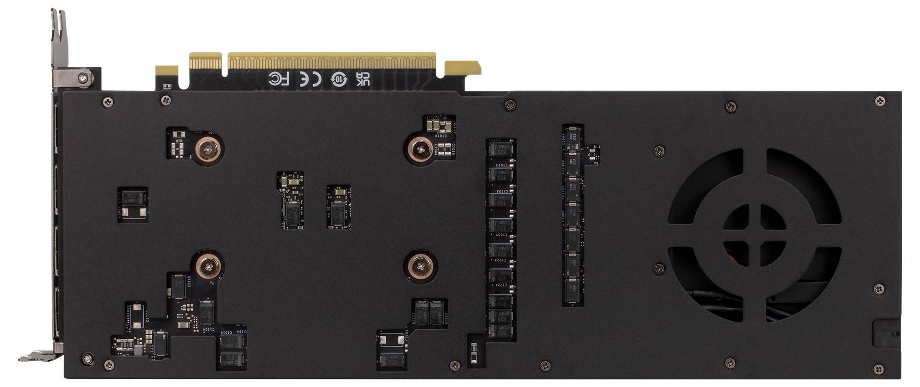 Widok tylny czarnej karty graficznej z metalowym uchwytem, komponentami obwodów i dużym otworem wentylatora chłodzącego po prawej stronie.