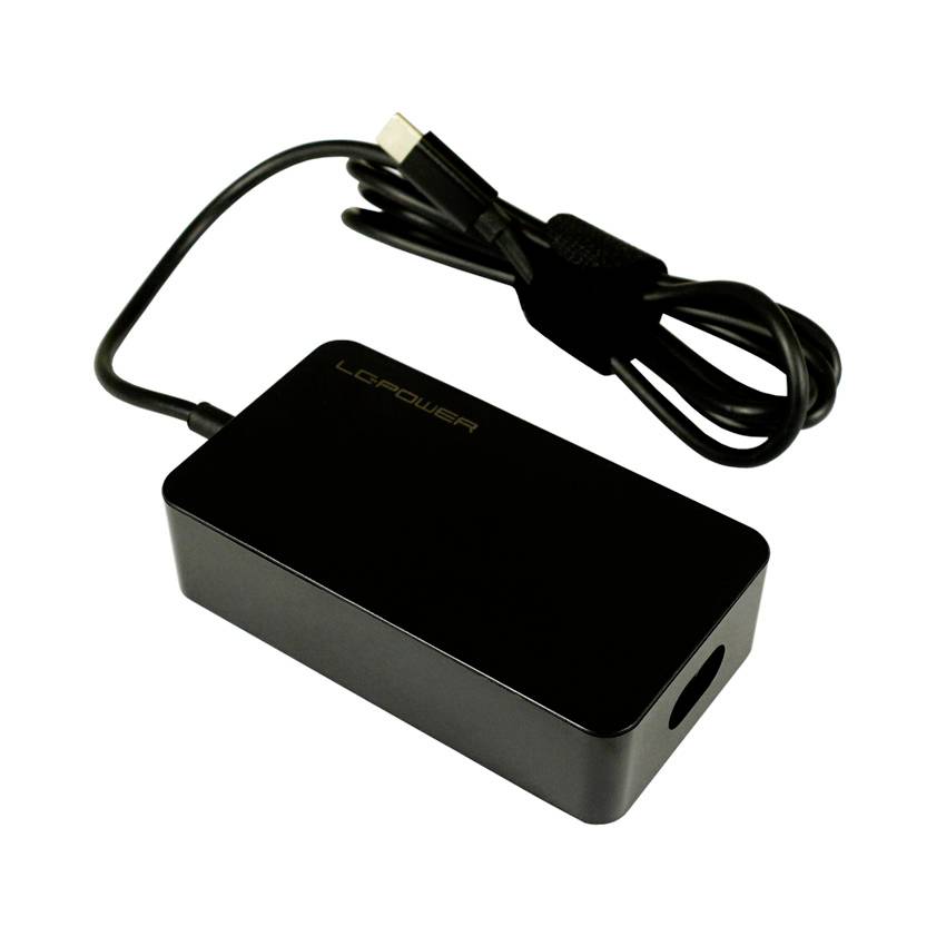 Czarna prostokątna ładowarka Lappower z dołączonym przewodem USB-C na białym tle.