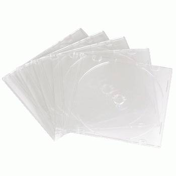 Stos przezroczystych plastikowych pudełek na CD na białym tle