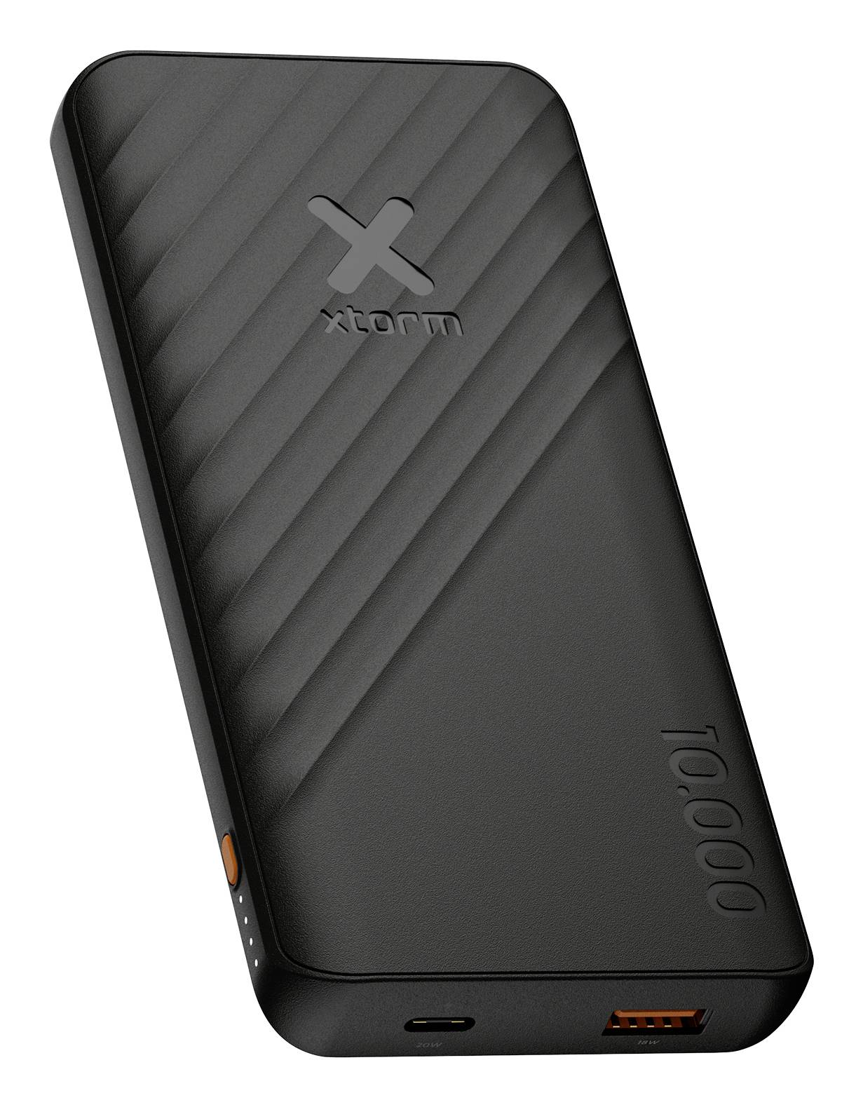 Powerbank Black Xtorm pokazany w pochylonej perspektywie produktu, z teksturowanym ukośnym uchwytem, logo Xtorm oraz portami USB/ładowania widocznymi na dolnej krawędzi.