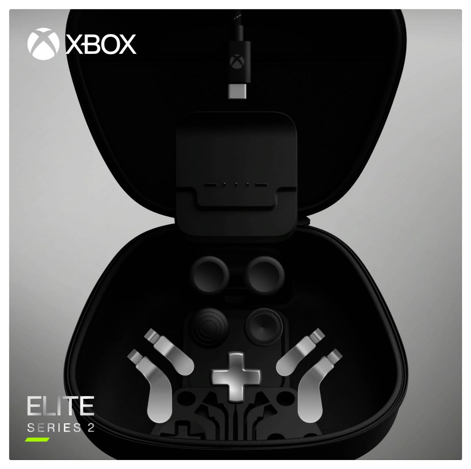 Etui kontrolera Xbox Elite Series 2 otwarte, prezentujące przedziały na joysticki i części, z logo „XBOX" i tekstem „ELITE SERIES 2".