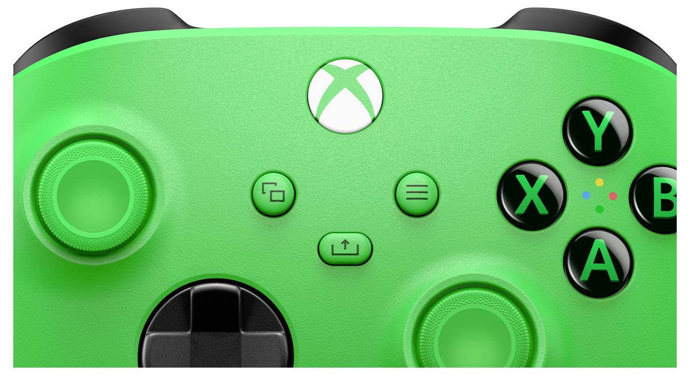 Zbliżenie jasno zielonego kontrolera Xbox, pokazujące logo, lewy analog, krzyżak, przyciski menu, oraz przyciski A, B, X, Y.