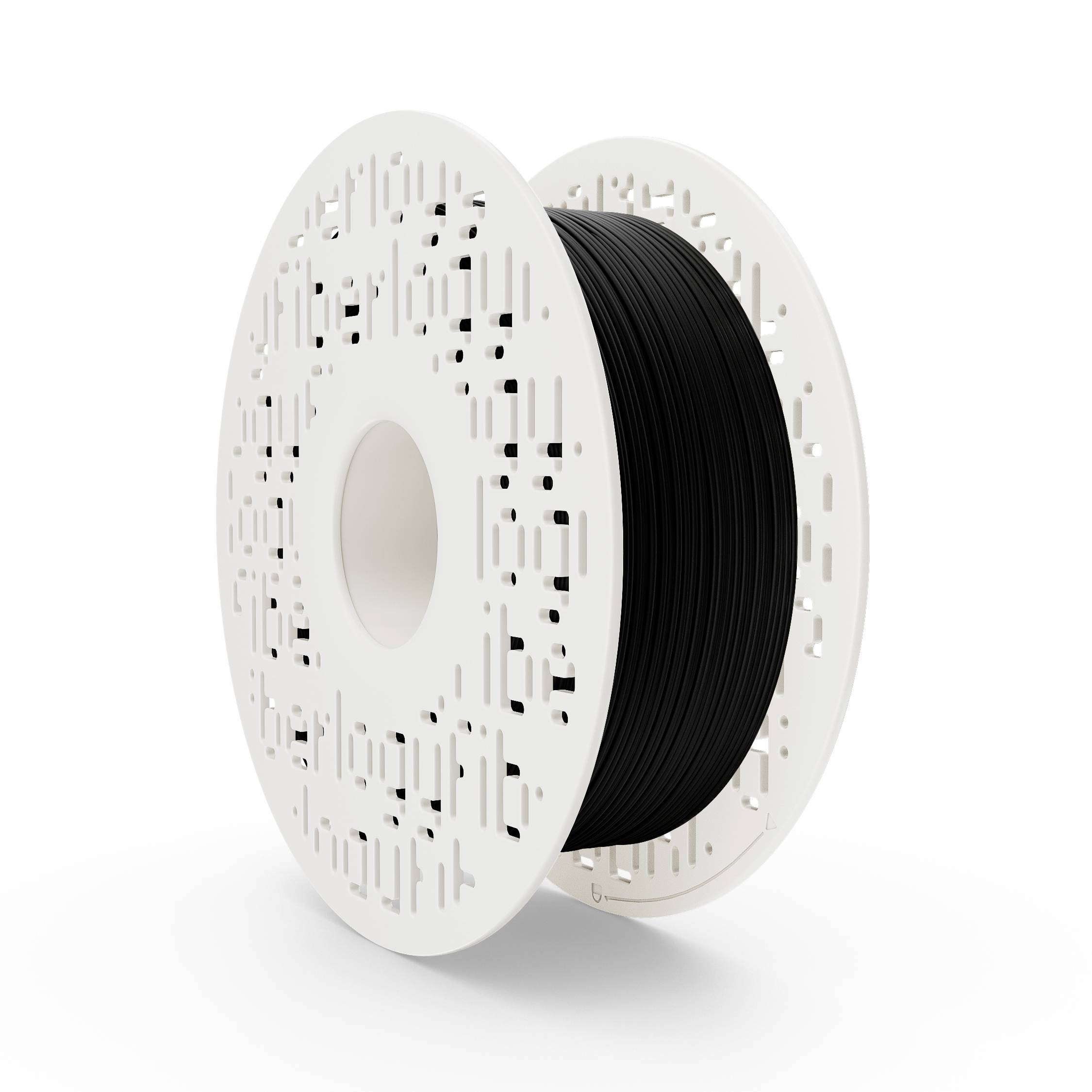 Czarny filament nawojony na białą szpulę do drukarki 3D, wyizolowany na białym tle.