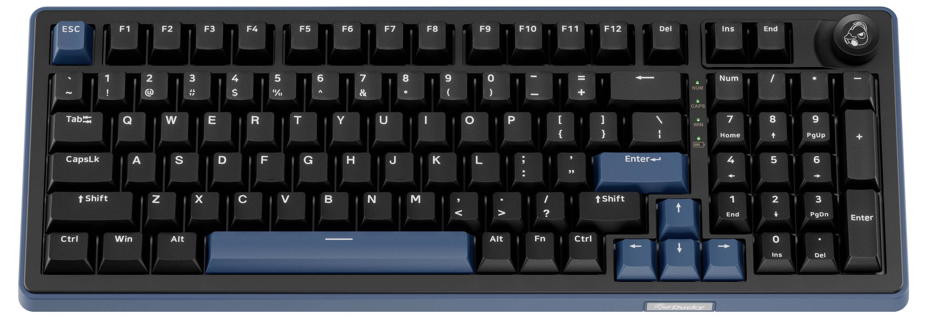 Kompaktna czarna klawiatura mechaniczna z niebieskimi akcentami, pokazująca standardowy układ QWERTY, klawisze funkcyjne, klawiaturę numeryczną i obrotowy pokrętło w prawym górnym rogu.