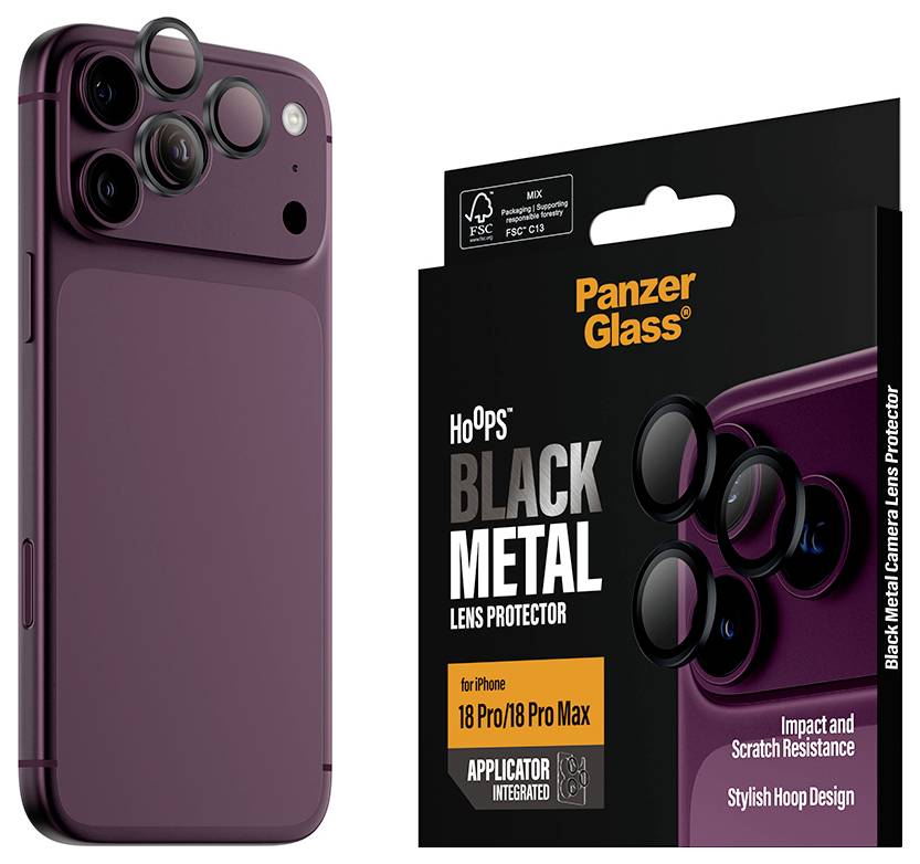 Fioletowy iPhone z zainstalowaną czarną metalową ochroną obiektywu aparatu, pokazany obok opakowania PanzerGlass oznaczonego etykietą „Hoops Black Metal Lens Protector" dla iPhone'a 18 Pro/18 Pro Max.