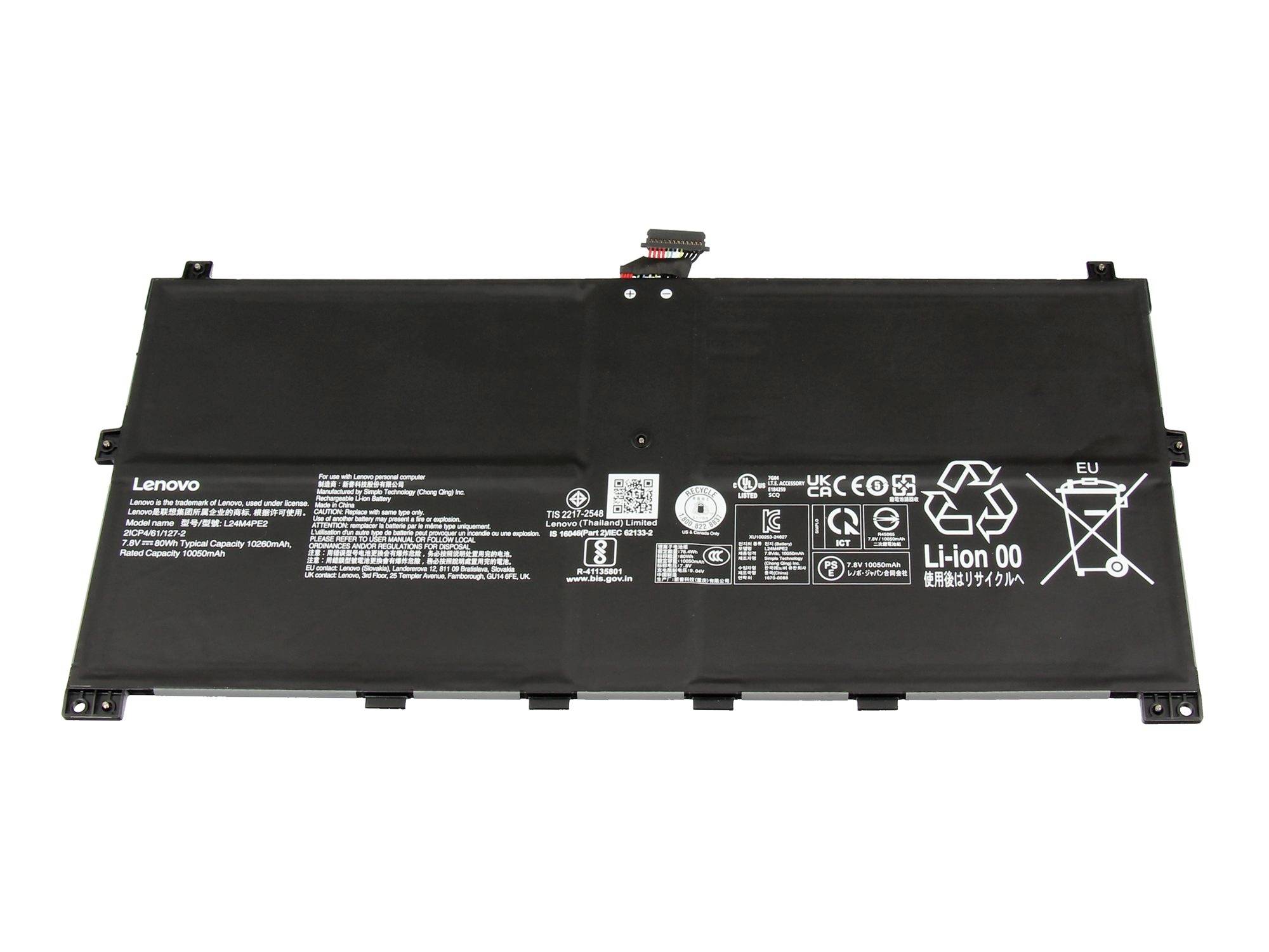 Czarna bateria laptopa Lenovo z wydrukowanymi etykietami i symbolami recyklingu na białym tle