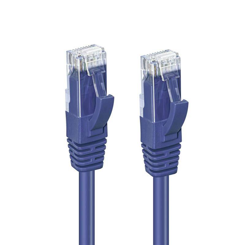 Dwa niebieskie kable Ethernet z złączami RJ45 pokazane obok siebie na białym tle.