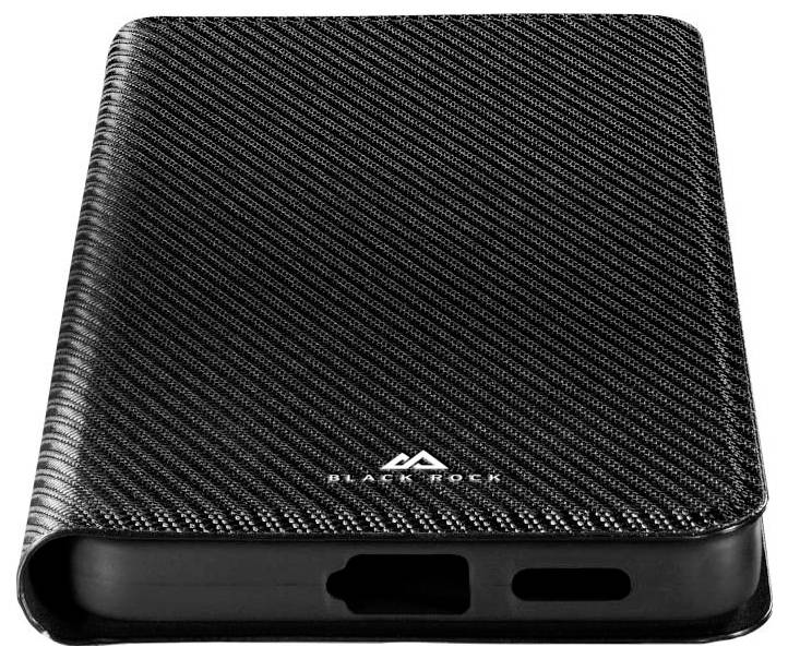 Przenośne urządzenie lub power bank w stylu włókna węglowego z brandingiem BlackRock, pokazane w zbliżeniu, widok z przodu pod kątem z widocznymi portami ładowania.