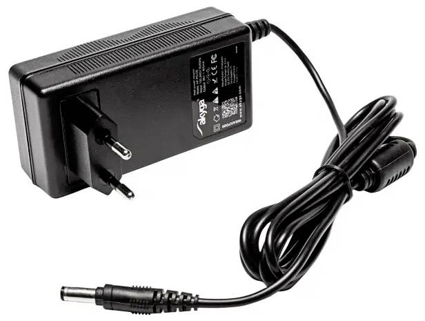 Czarny adapter zasilający AC z dołączonym kablem i złączem wtyczki beczkowatej