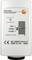 Białe urządzenie kalibracyjne dźwięku z logo Testo. Wyświetlacz wskazujący włączenie, niski stan baterii, wyłączenie, 94dB, 114dB. Częstotliwość: 1kHz.