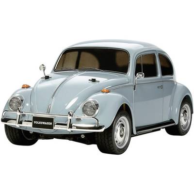 Niebieski, klasyczny Volkswagen Garbus widziany z przodu, z okrągłą, zabytkową sylwetką nadwozia oraz charakterystycznym logo Volkswagena na tablicy rejestracyjnej.
