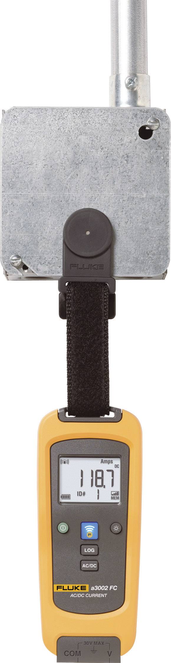 Żółte urządzenie pomiarowe wskazuje wartość 1187. Jest zamontowane pod metalową skrzynką i posiada ekran oraz przyciski.