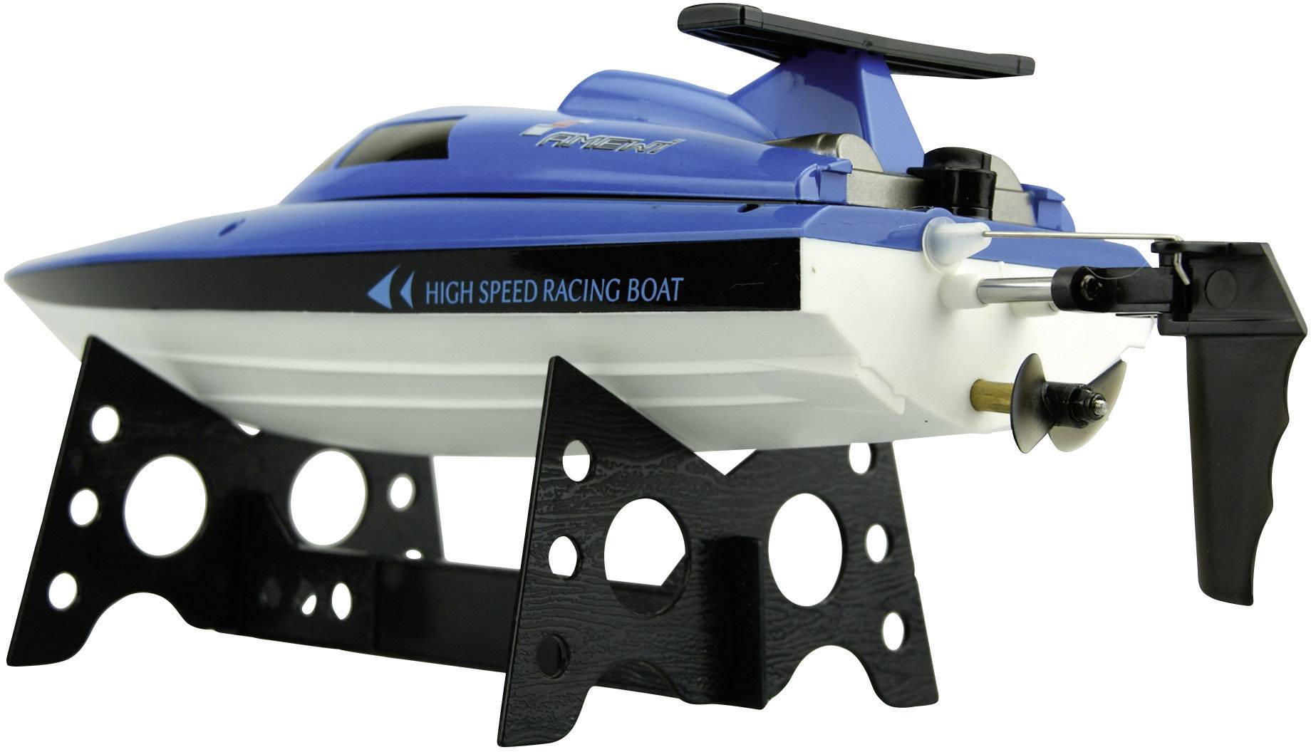Niebieska łódź wyścigowa dużej prędkości stoi na czarnym stojaku. Posiada charakterystyczny śmigłowy napęd i skrzydła z tyłu.