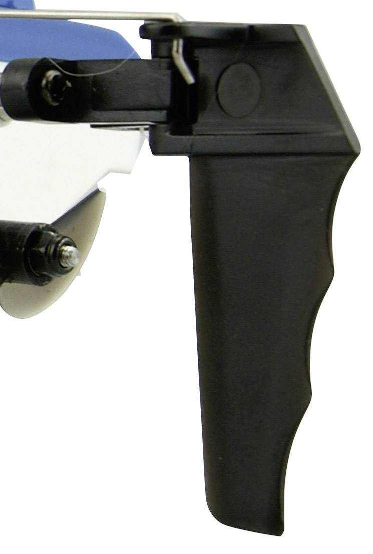 Czarny, ergonomicznie ukształtowany uchwyt z tworzywa sztucznego zamocowany przy większym urządzeniu mechanicznym.