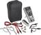Cyfrowy zestaw multimetru z torbą, przewodami, zaciskami i adapterami. Służy do pomiaru wartości elektrycznych.