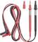 Zestaw czerwonych i czarnych przewodów pomiarowych z wymiennymi osłonkami, odpowiedni do multimetrów i pomiarów elektrycznych.