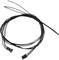 Czarny kabel z wtyczkami na obu końcach, odpowiedni do połączeń elektronicznych lub okablowania.