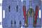 Niebieski plastikowy kufer z obcęgami do nitowania i różnymi nasadkami. Zawiera kilka rozmiarów kołków i akcesoriów do prac monterskich.