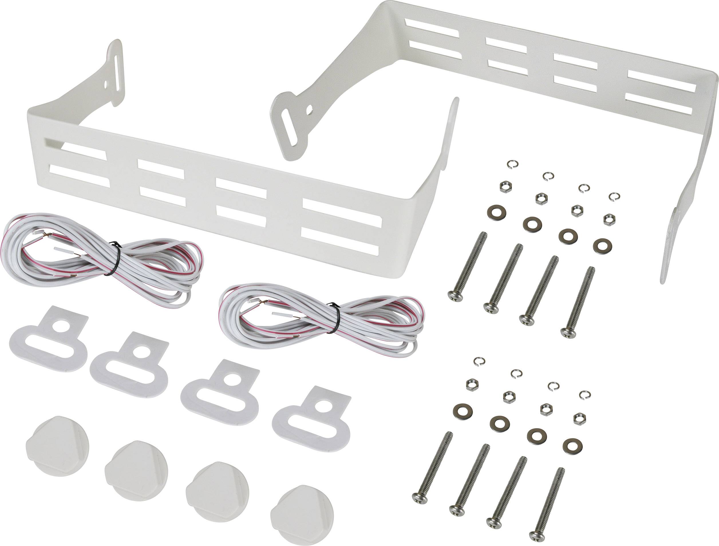 Zestaw montażowy z białymi uchwytami, kablami, śrubami i osłonami do instalacji paneli słonecznych, sfotografowany na białym tle.