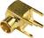 Złocony wtyk współosiowy, o prostokątnym kształcie z dwoma stykami bocznymi i centralnym podłączeniem, na elemencie elektronicznym.