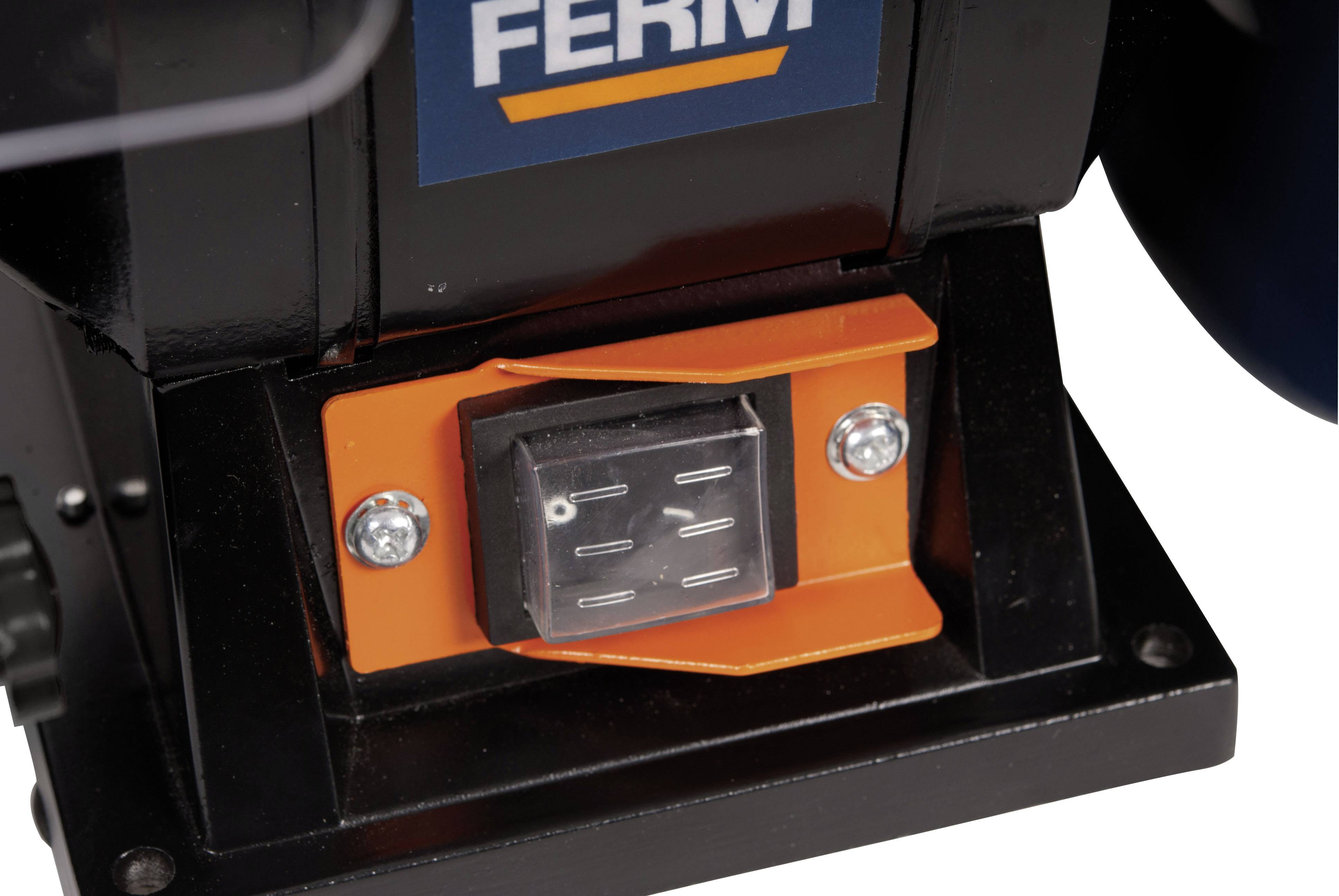 Elektronarzędzie z włącznikiem otoczonym pomarańczową osłoną. Na urządzeniu widoczne jest logo 'FERM'.