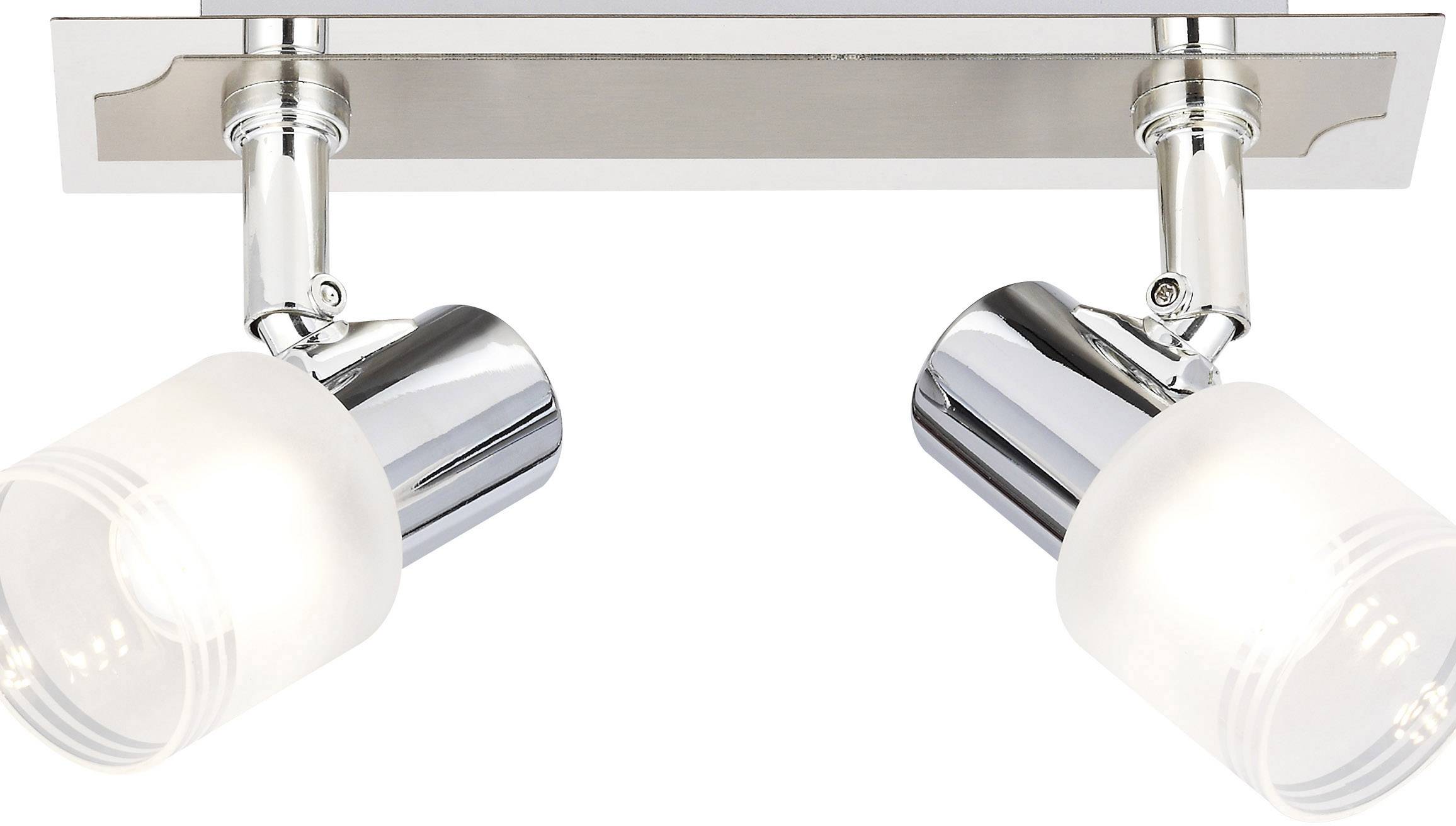 Dwa chromowane reflektory sufitowe z mlecznym, szklanym kloszem, zamocowane na prostokątnej metalowej podstawie.