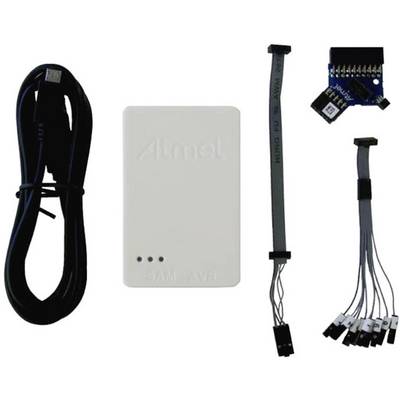 'Programator Atmel z przewodami i adapterem, używany do programowania mikrokontrelerów.'