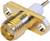 Złoty, kątowy wtyk z dwoma otworami mocującymi. Stosowany głównie w elektronice do połączeń kablowych.