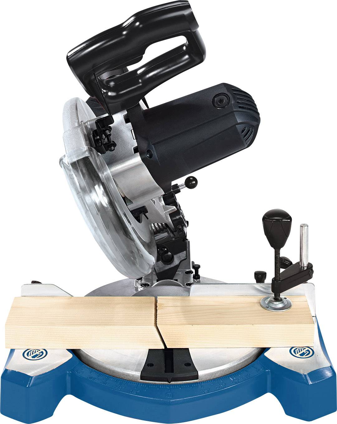 Elektryczna piła tarczowa z czarną rękojeścią i zamocowanym kawałkiem drewna, gotowa do cięcia. Idealna do precyzyjnej obróbki drewna.