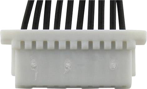 Biały wtyk elektryczny z kilkoma czarnymi przewodami.