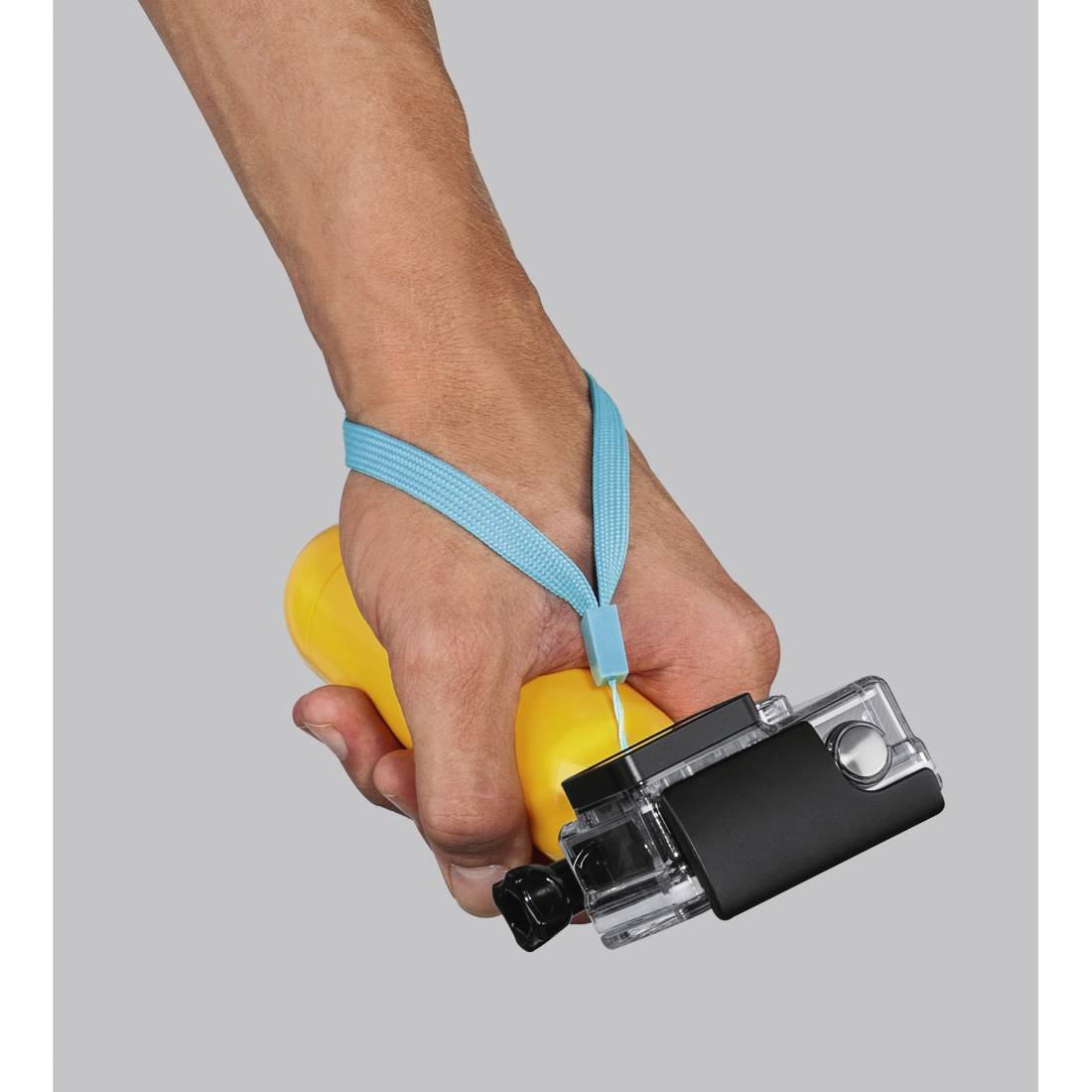 Dłoń trzyma żółty sprzęt ratunkowy z niebieską pętlą i przymocowaną kamerą.
